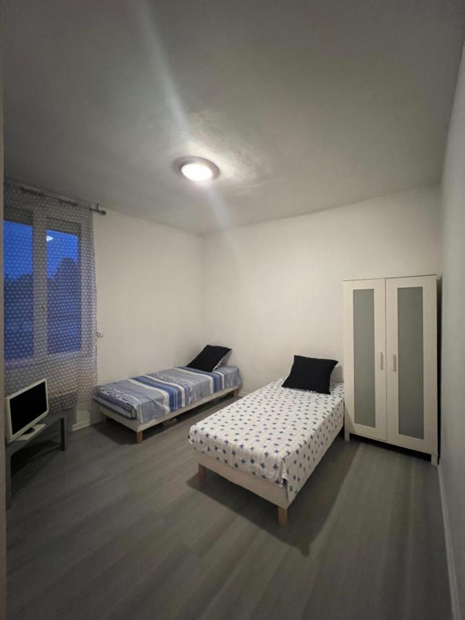 Good Loc Apartment Sens Bagian luar foto
