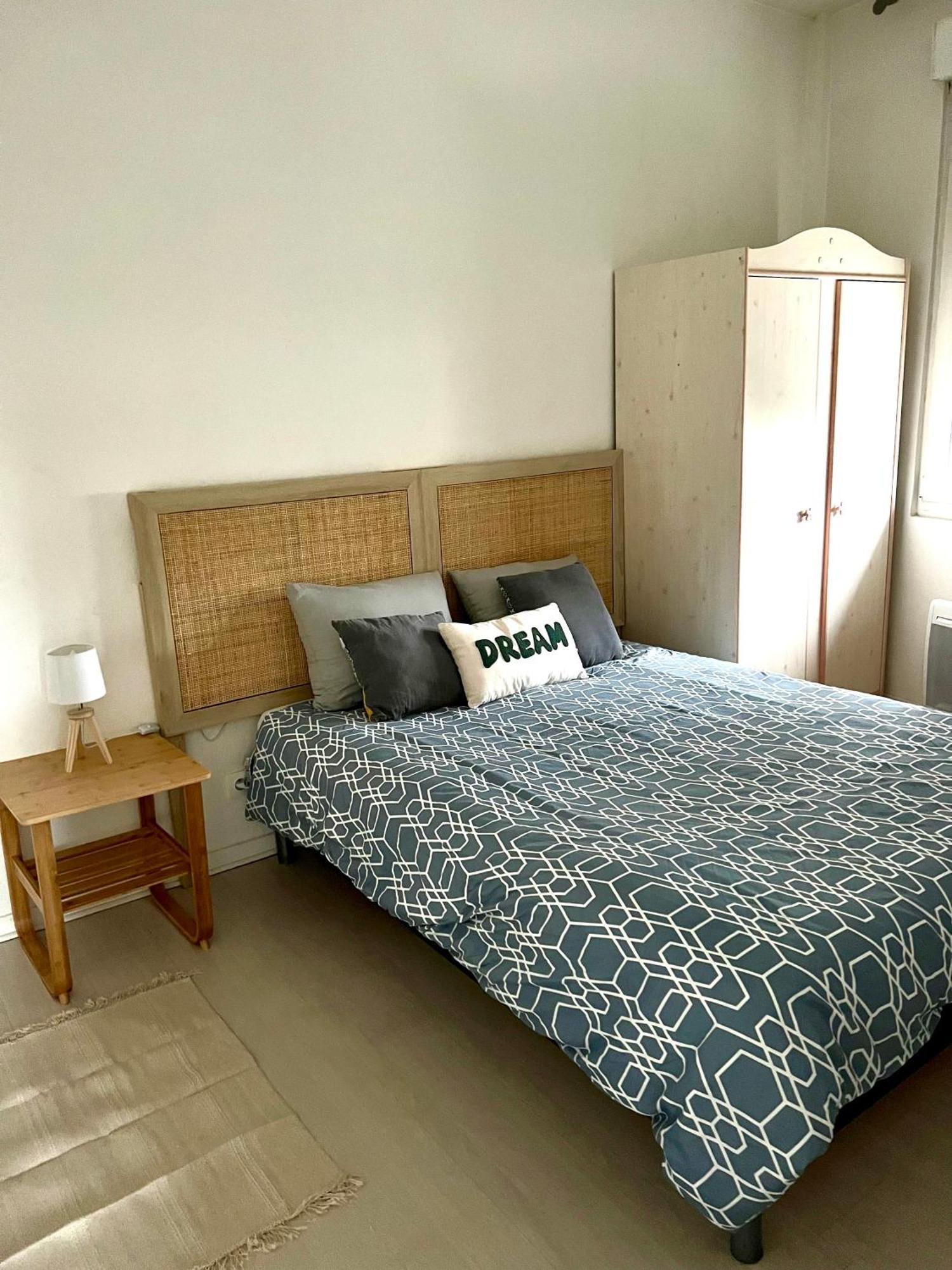 Good Loc Apartment Sens Bagian luar foto